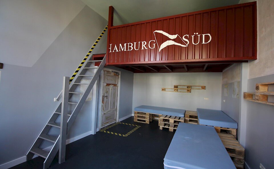 100Haus_Umnutzung Schule in Herberge -